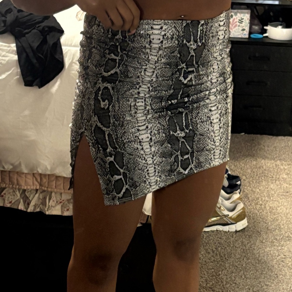 Stylish Snake Print Mini Skirt